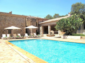 Гостиница Traditional estate from the XIV century, with swimming pool  Навата
